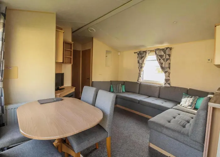 Lovely 8 Berth Caravan Nearby Scratby Beach In Norfolk Ref 50021F
