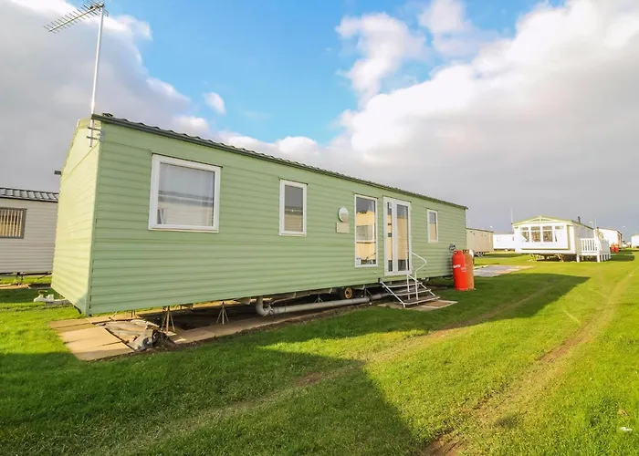 Lovely 8 Berth Caravan Nearby Scratby Beach In Norfolk Ref 50021F