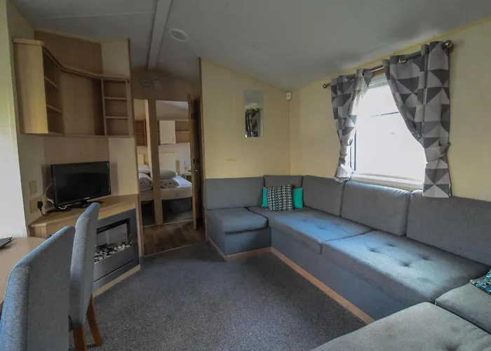 Lovely 8 Berth Caravan Nearby Scratby Beach In Norfolk Ref 50021F