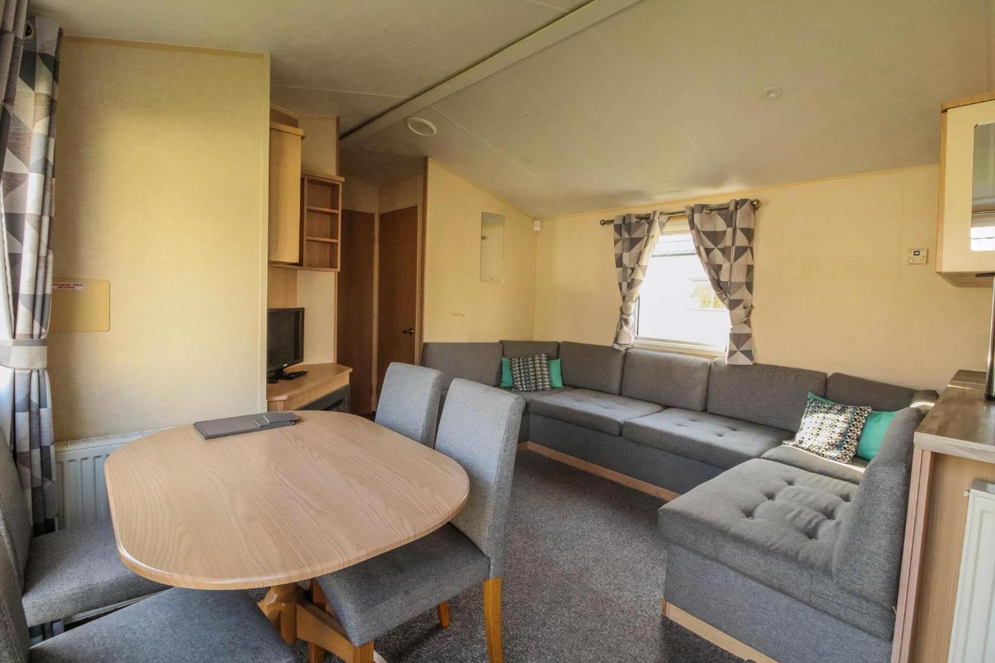 Campsite Lovely 8 Berth Caravan Nearby Scratby In Norfolk Ref 50021f