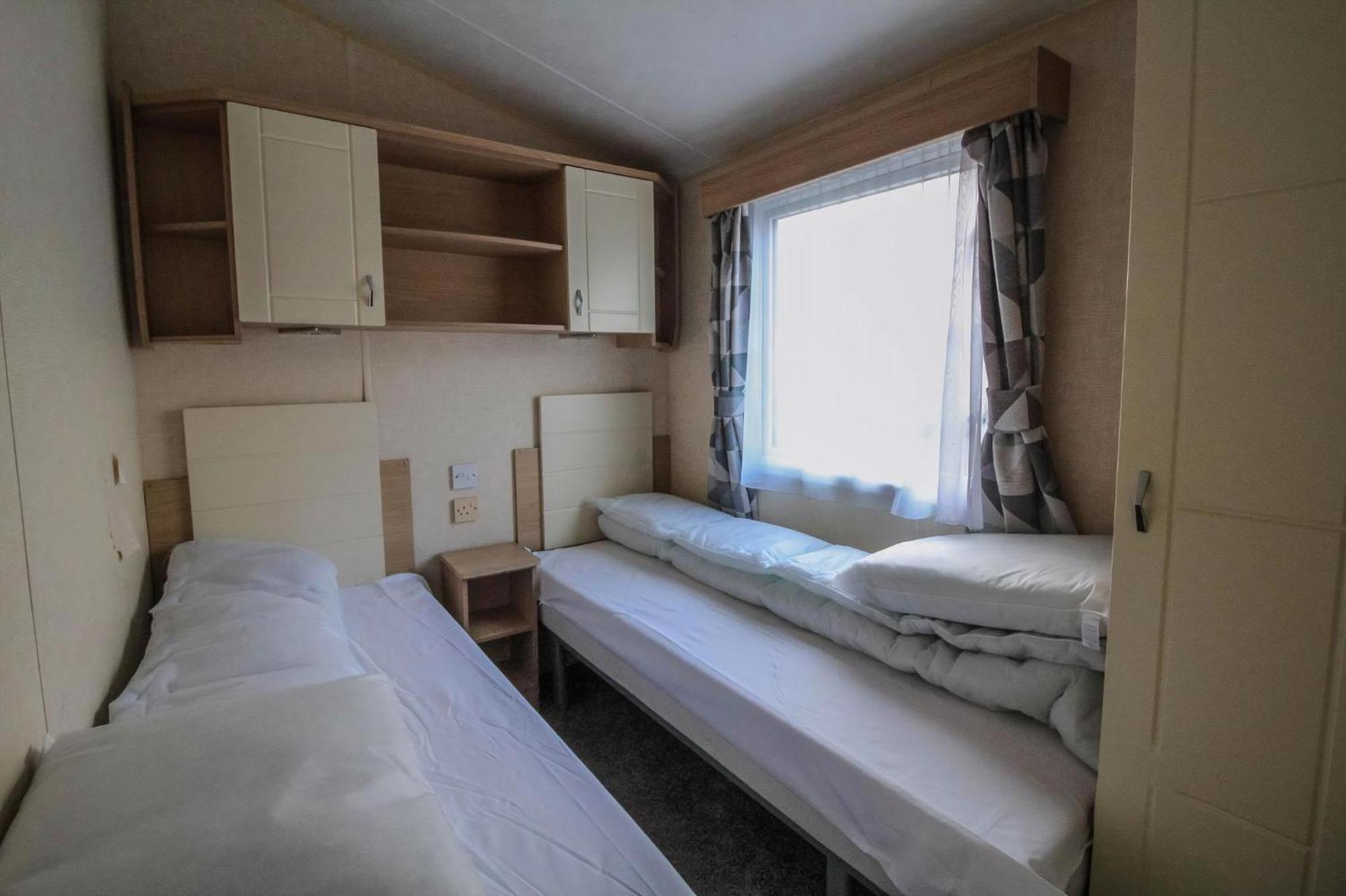 Campsite Lovely 8 Berth Caravan Nearby Scratby In Norfolk Ref 50021f *