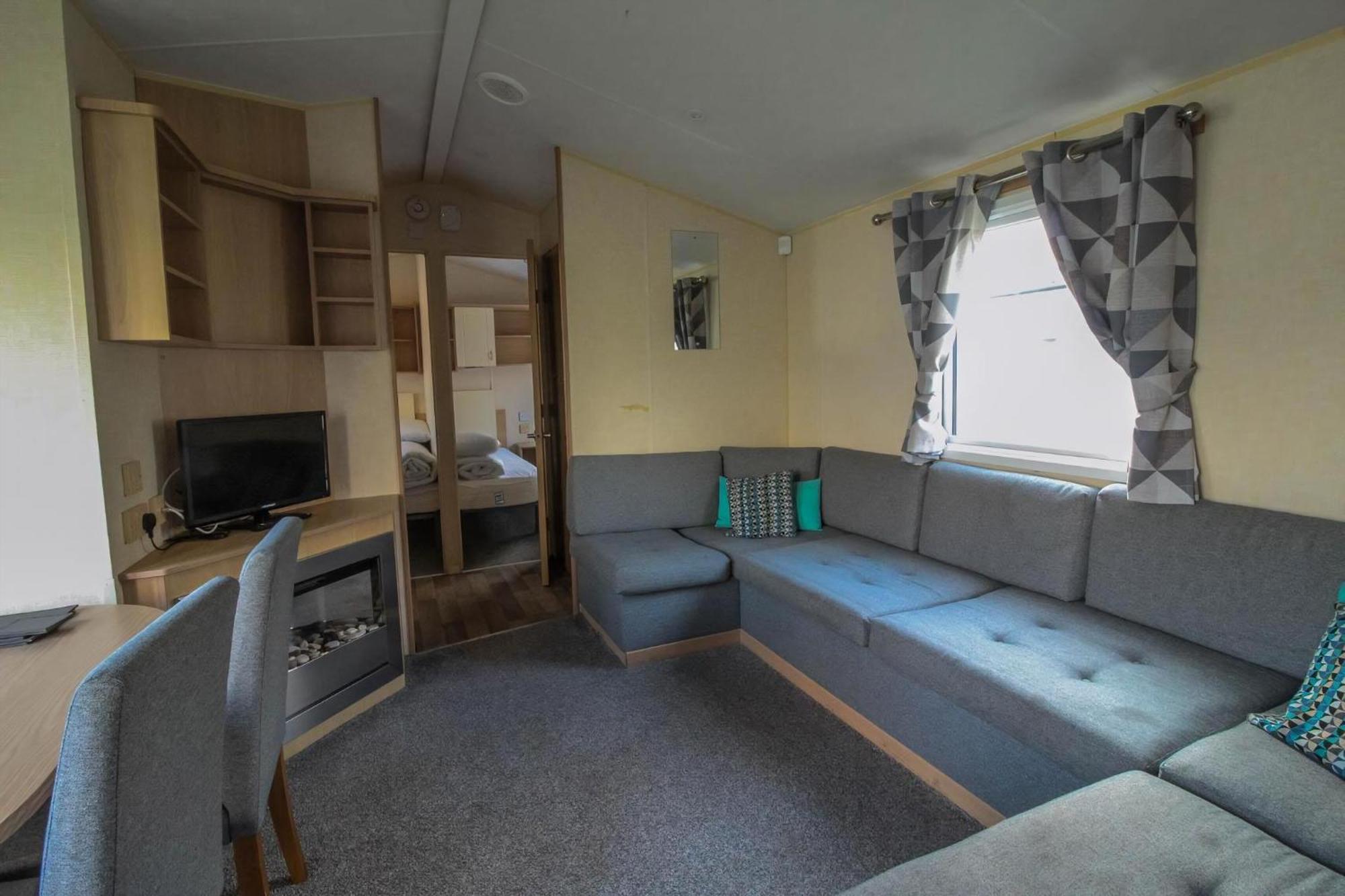 Lovely 8 Berth Caravan Nearby Scratby In Norfolk Ref 50021f *