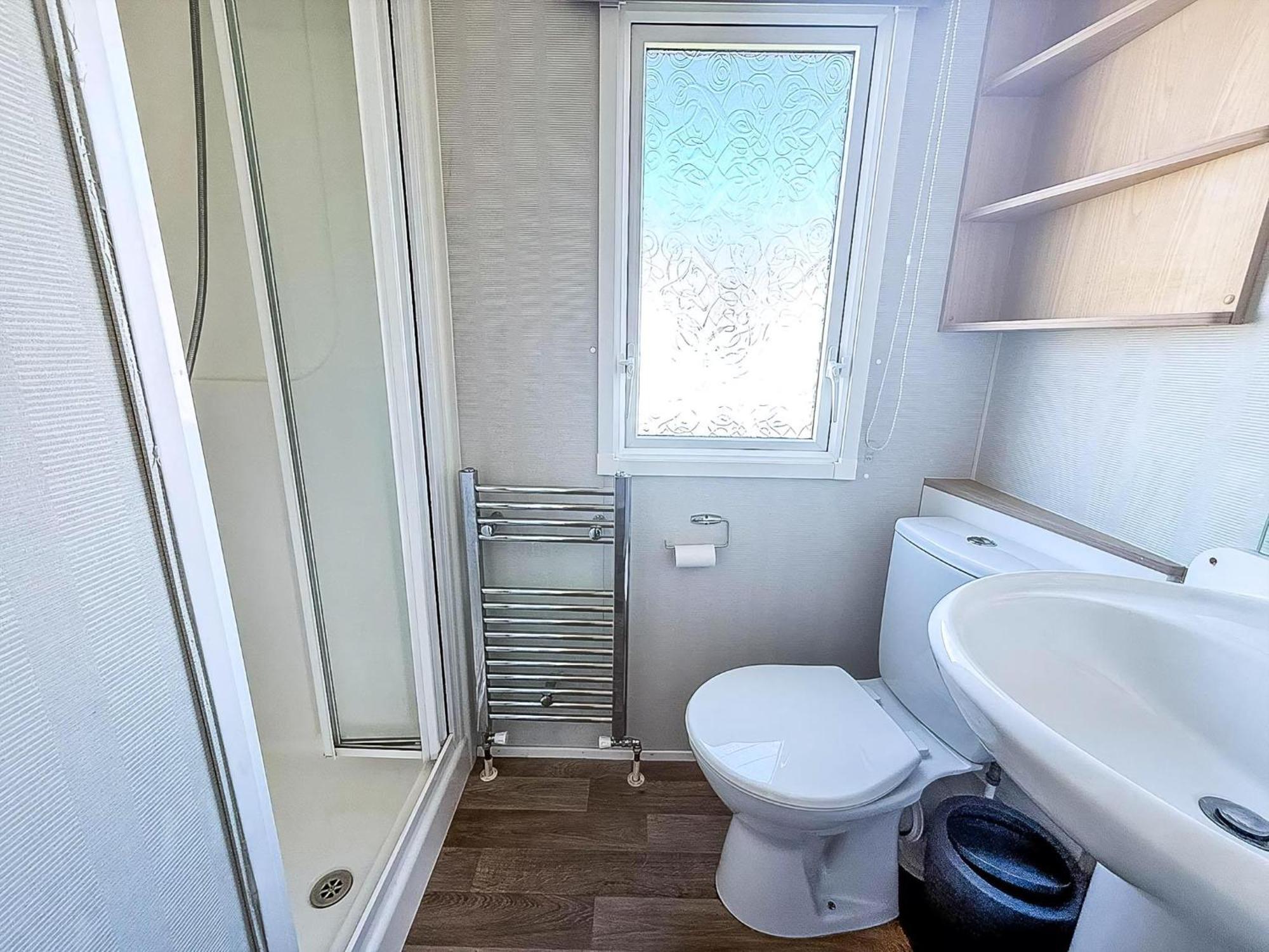 Lovely 8 Berth Caravan Nearby Scratby In Norfolk Ref 50021f *
