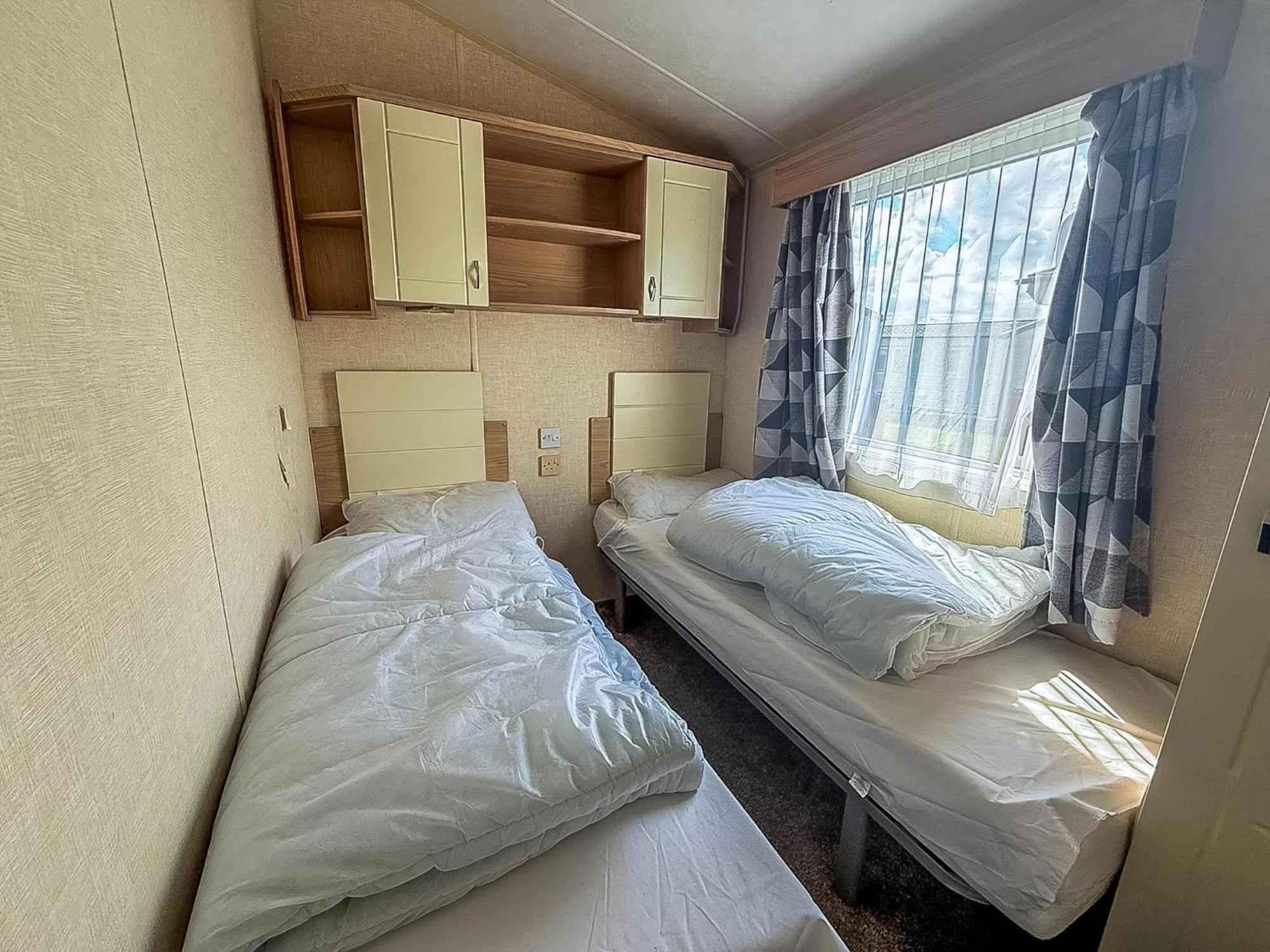 Lovely 8 Berth Caravan Nearby Scratby In Norfolk Ref 50021f * Great Yarmouth