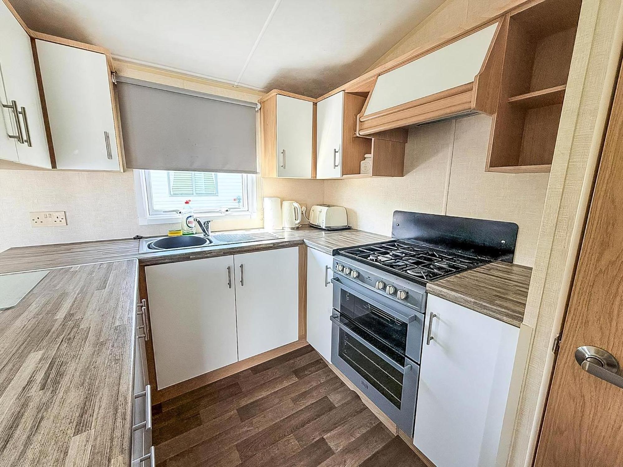 Lovely 8 Berth Caravan Nearby Scratby In Norfolk Ref 50021f