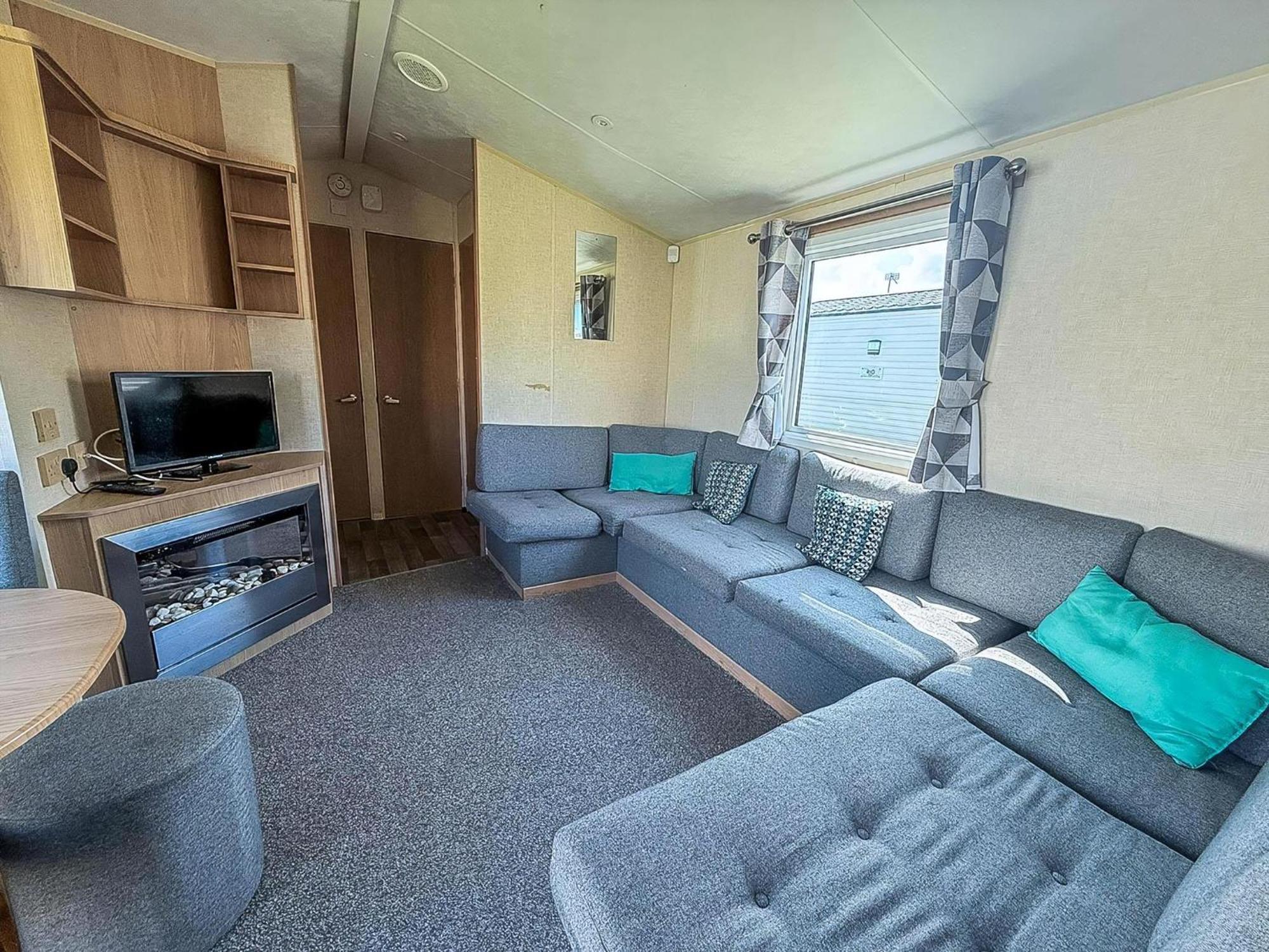 Lovely 8 Berth Caravan Nearby Scratby In Norfolk Ref 50021f Great Yarmouth